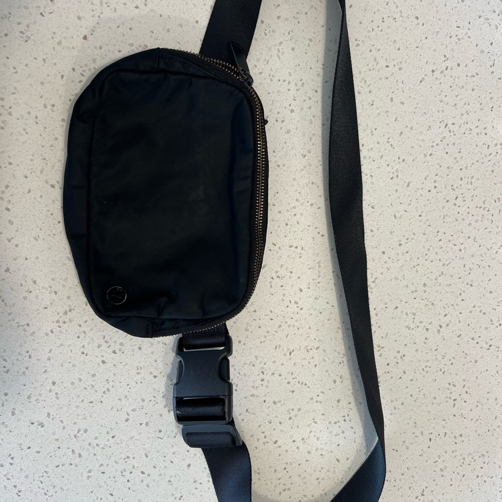 Black Lululemon Crossbody Bag / Fanny pack